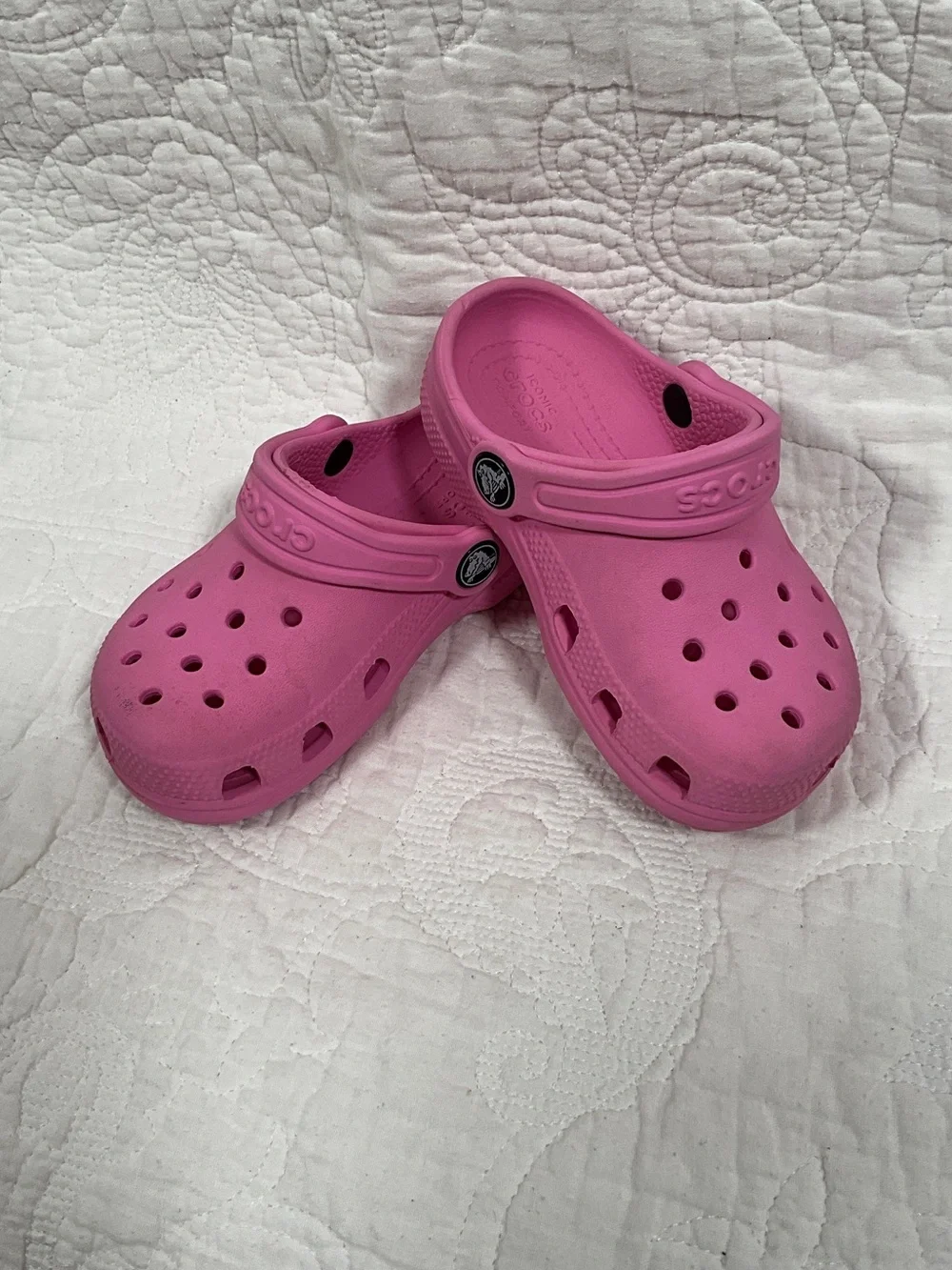 CROCS Kids Classic Clog in Bright Pink